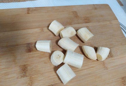 Фото шага рецепта Молочный коктейль с бананом 190342 шаг 2  