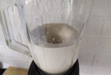 Фото шага рецепта Молочный коктейль с бананом 190342 шаг 6  