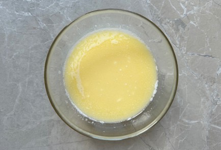 Фото шага рецепта Банановый пирог с белым шоколадом 186993 шаг 4  