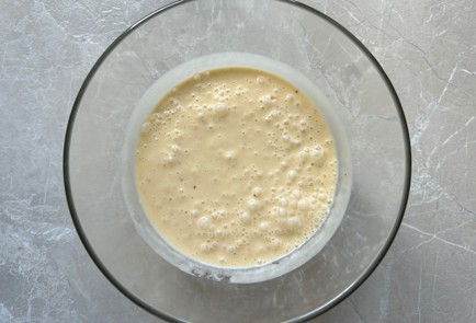 Фото шага рецепта Банановый пирог с белым шоколадом 186993 шаг 7  