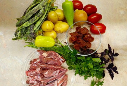 Фото шага рецепта Баранина с курагой в горшочке 186999 шаг 1  