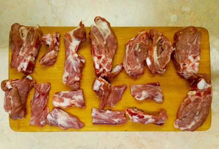 Фото шага рецепта Баранина с курагой в горшочке 186999 шаг 2  