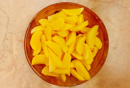 Фото шага рецепта Баранина с курагой в горшочке 186999 шаг 3  