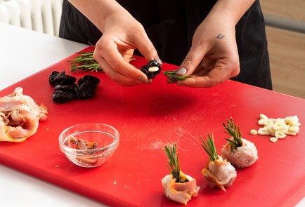 Фото шага рецепта Баранина в духовке с черносливом по рецепту Джейми Оливера 151799 шаг 4  