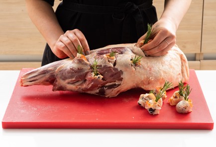 Фото шага рецепта Баранина в духовке с черносливом по рецепту Джейми Оливера 151799 шаг 5  