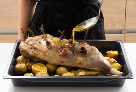 Фото шага рецепта Баранина в духовке с черносливом по рецепту Джейми Оливера 151799 шаг 7  