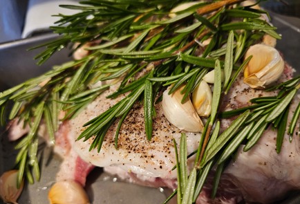 Фото шага рецепта Баранина запеченная с розмарином 175641 шаг 6