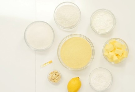 Фото шага рецепта Арабский манник Басбуса 92318 шаг 1  