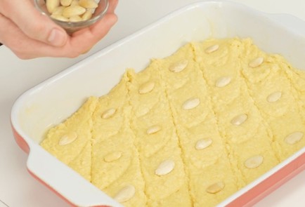 Фото шага рецепта Арабский манник Басбуса 92318 шаг 6  