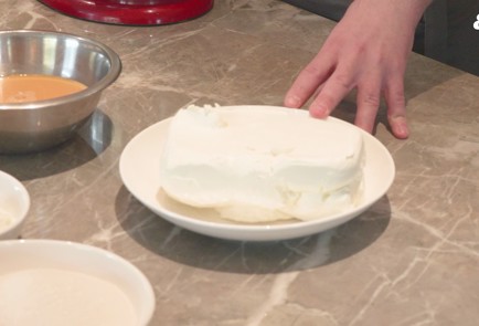 Фото шага рецепта Баскский чизкейк с творогом 186377 шаг 1  