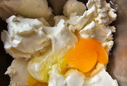 Фото шага рецепта Баскский чизкейк 174832 шаг 1  