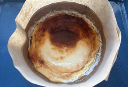 Фото шага рецепта Баскский чизкейк 189755 шаг 9  