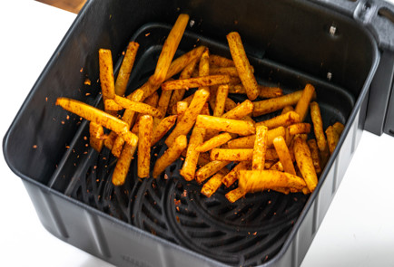 Фото шага рецепта Батат фри в аэрогриле 189334 шаг 8  