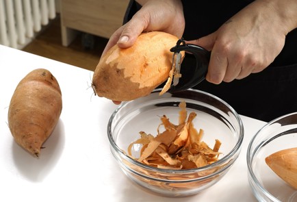 Фото шага рецепта Батат фри в духовке 152823 шаг 2  