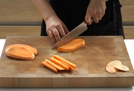 Фото шага рецепта Батат фри в духовке 152823 шаг 3  