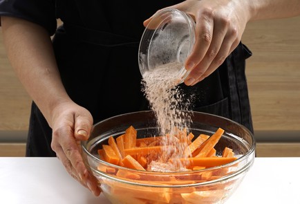 Фото шага рецепта Батат фри в духовке 152823 шаг 6  