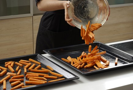 Фото шага рецепта Батат фри в духовке 152823 шаг 8  