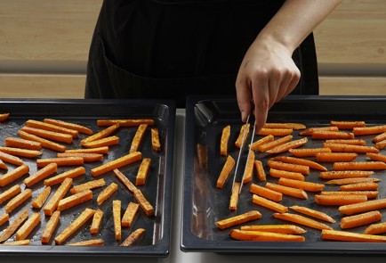 Фото шага рецепта Батат фри в духовке 152823 шаг 9  