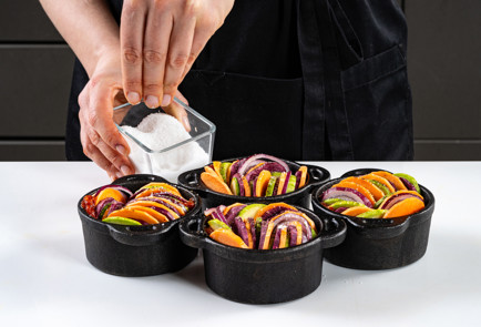 Фото шага рецепта Батат в духовке с овощами и зеленым соусом 191258 шаг 7  