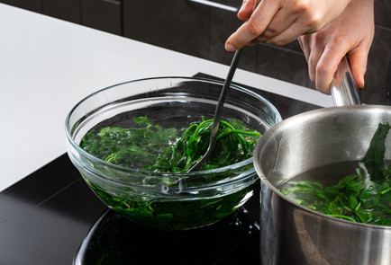 Фото шага рецепта Батат в духовке с овощами и зеленым соусом 191258 шаг 8  