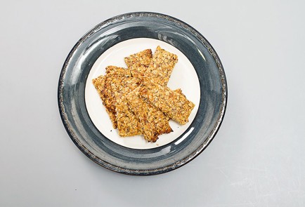 Фото шага рецепта Батончики из овсяной гранолы с абрикосом и льном 21219 шаг 5  