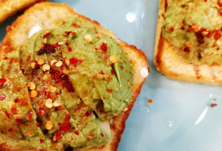 Фото шага рецепта Базиликовые кетотосты с авокадо 151773 шаг 24  