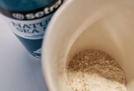 Фото шага рецепта Базиликовые кетотосты с авокадо 151773 шаг 3  