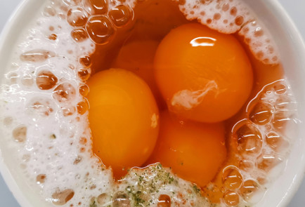 Фото шага рецепта Базиликовые кетотосты с авокадо 151773 шаг 8  