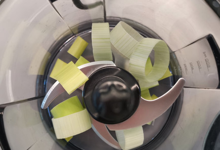 Фото шага рецепта Базиликовый соуснамазка на сливочном масле 151759 шаг 1  