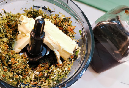 Фото шага рецепта Базиликовый соуснамазка на сливочном масле 151759 шаг 9  