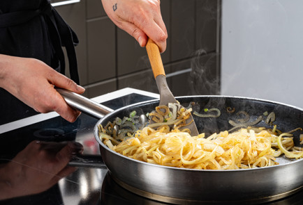 Фото шага рецепта Бефстроганов из говядины со сметаной 191426 шаг 6  