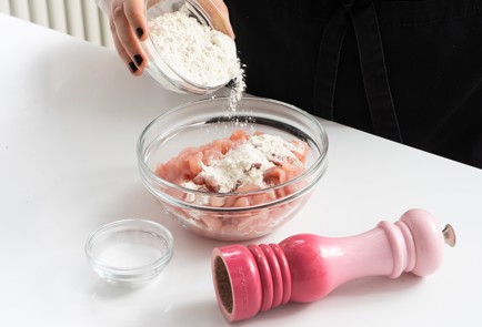 Фото шага рецепта Бефстроганов из грудки индейки 151865 шаг 2  