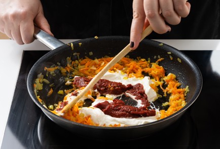 Фото шага рецепта Бефстроганов из грудки индейки 151865 шаг 7  