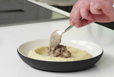 Фото шага рецепта Бефстроганов с белыми грибами и шампиньонами 151828 шаг 13  