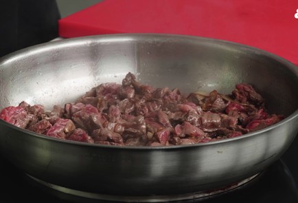 Фото шага рецепта Бефстроганов с белыми грибами и шампиньонами 151828 шаг 6  