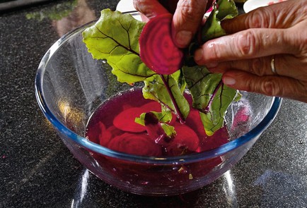 Фото шага рецепта Бефстроганов со свекольноземляничным гарниром 24290 шаг 1  