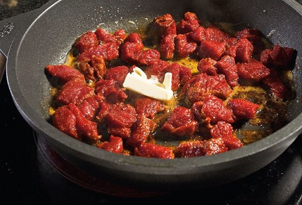 Фото шага рецепта Бефстроганов со свекольноземляничным гарниром 24290 шаг 5  