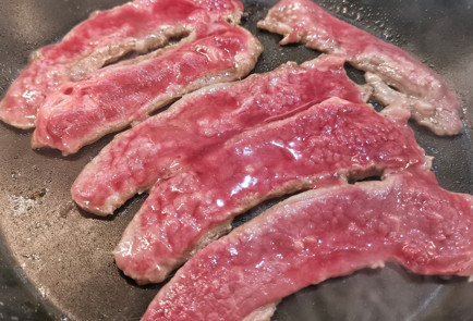 Фото шага рецепта Бекон обжаренный в специях 151963 шаг 1  