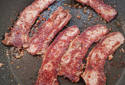 Фото шага рецепта Бекон обжаренный в специях 151963 шаг 4  