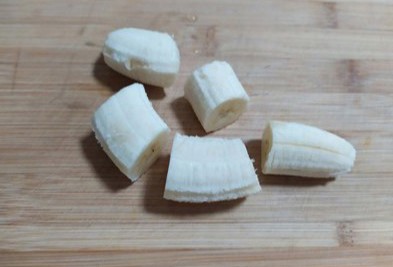 Фото шага рецепта Белковый коктейль шоколаднобанановый 189834 шаг 2  