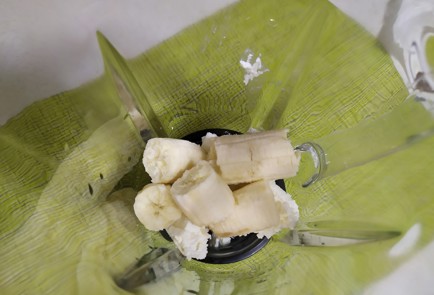 Фото шага рецепта Белковый коктейль шоколаднобанановый 189834 шаг 3  