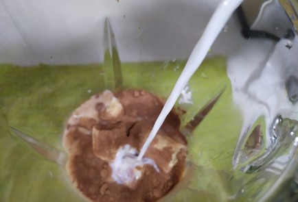 Фото шага рецепта Белковый коктейль шоколаднобанановый 189834 шаг 6  