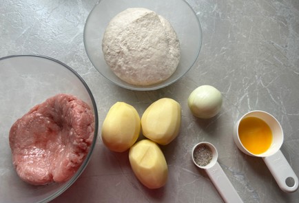 Фото шага рецепта Беляши с фаршем и картофелем 190265 шаг 1  