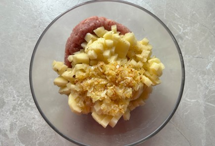 Фото шага рецепта Беляши с фаршем и картофелем 190265 шаг 3  