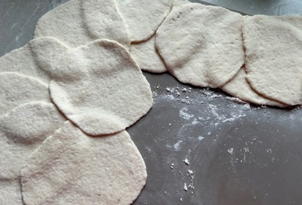 Фото шага рецепта Беляши с фаршем и картофелем 190265 шаг 6  