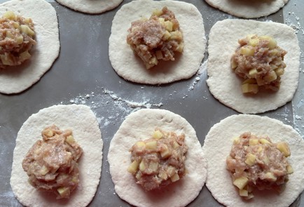 Фото шага рецепта Беляши с фаршем и картофелем 190265 шаг 7  