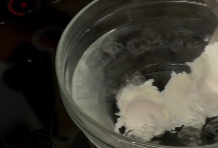 Фото шага рецепта Яйца бенедикт 26004 шаг 3  