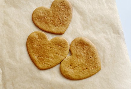 Фото шага рецепта Бентоторт Медовое сердце 163279 шаг 3  