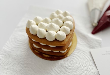 Фото шага рецепта Бентоторт Медовое сердце 163279 шаг 5  