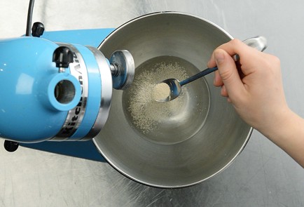 Фото шага рецепта Берлинер 50649 шаг 1  